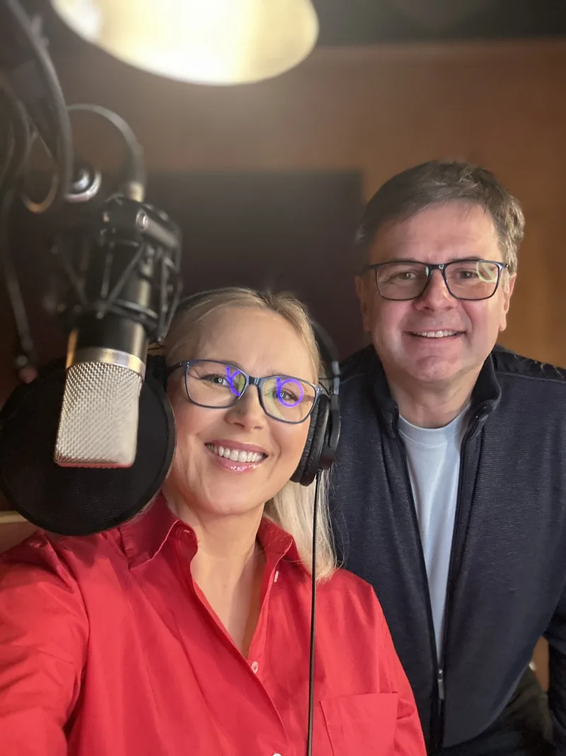 Anna Samusionek w studiu nagraniowym Powitania.pl